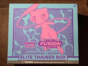 Pokémon TCG Sword & Shield Fusion Strike Pokémon Center Elite Trainer Box Sealed - Bild 1 von 6