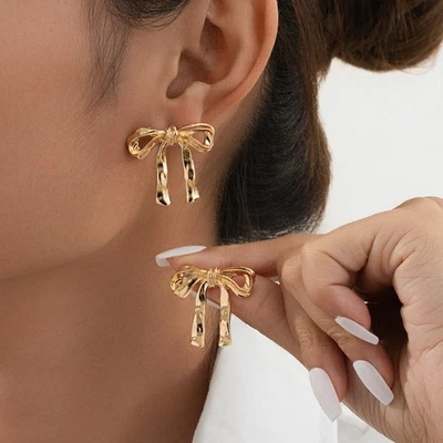 Pendientes de aleación de regalo de joyería de moda con moño elegantes dorados para mujer Foto 1 de 4