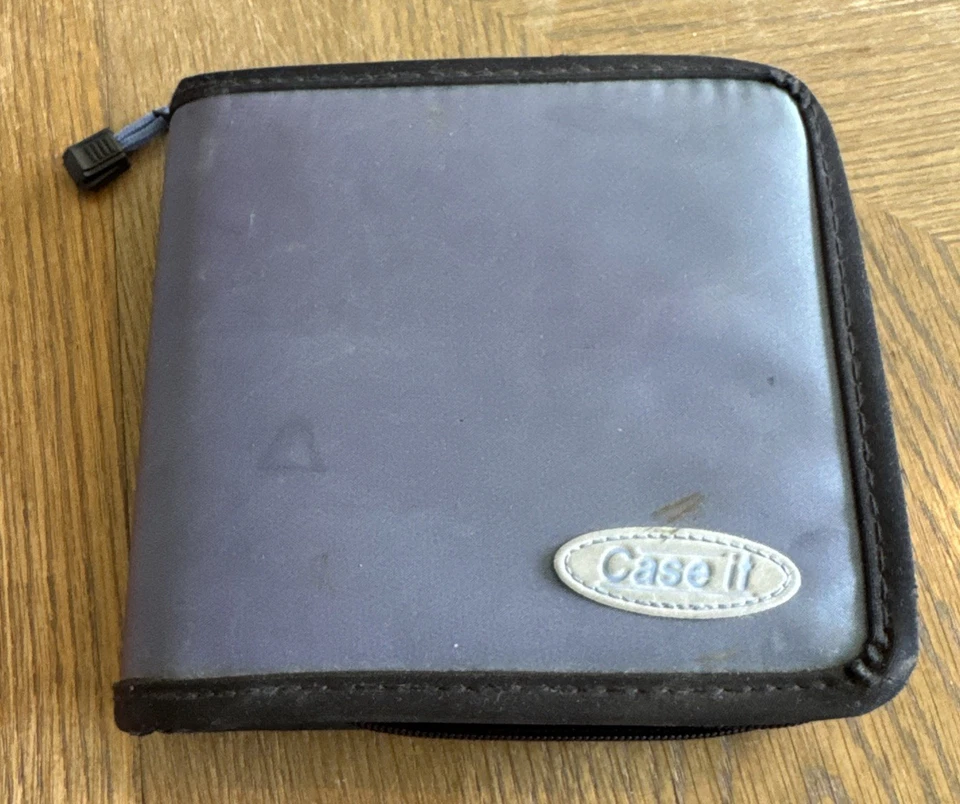 Vintage Case-It 24 Disc CD/DVD/videogame Holder Blue Soft Album Case for Travel - Image 1 of 4