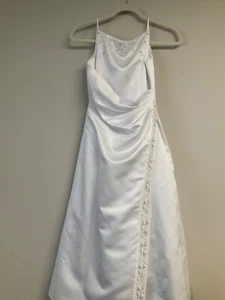 Mary's Bridal White Wedding Dress Sleeveless Beaded Gown Size 10 - Picture 1 of 3