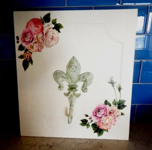 Wall Plaque W/ Robe Hook Towel Hook White W/ Roses Fleur de Lis Farmhouse - Picture 1 of 9