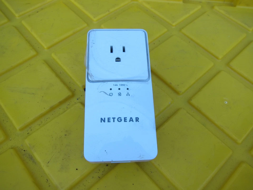 Netgear Powerline AV+ 200 Adapter XAV1501 WORKS GREAT - Image 1 of 4