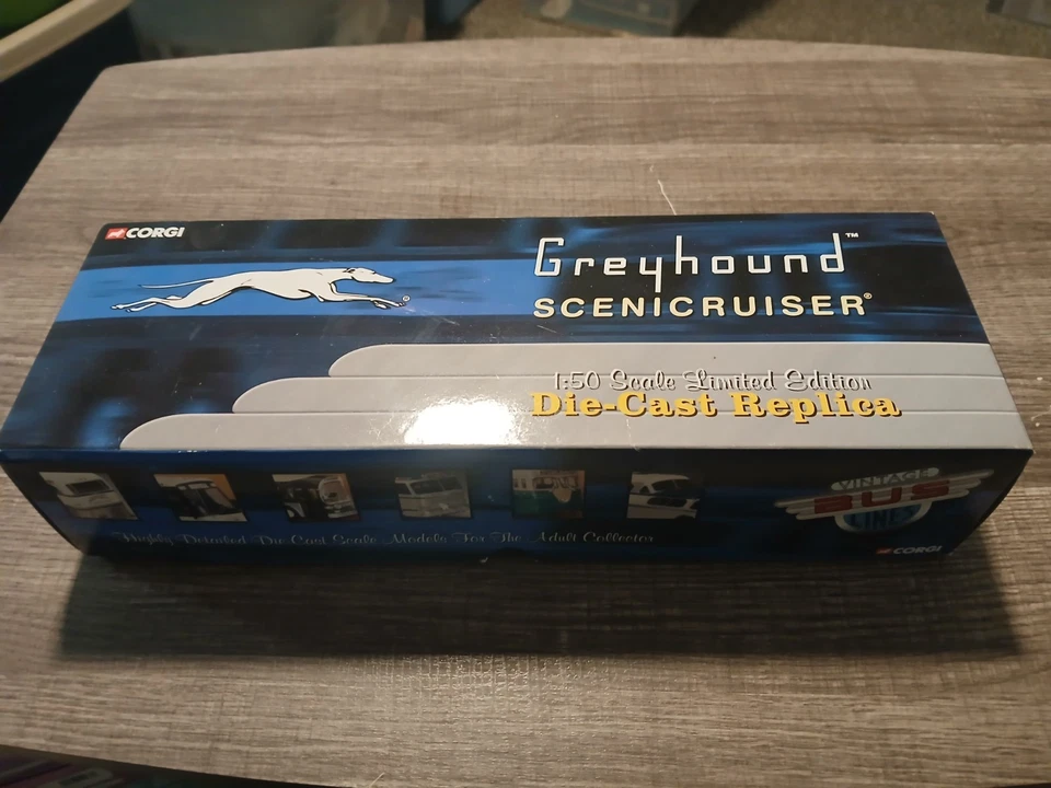 Corgi 1:50 Die-Cast GM4501 Greyhound Scenicruiser Pittsburgh Bus US54405 - Image 1 of 4