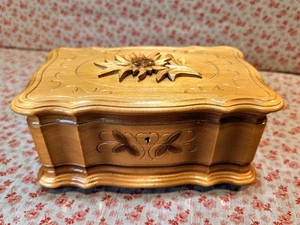Bavarian Wood Music Box~Edelweiss Carving~Kuckuck Walzer~Germany Folk Art~8x4 - Picture 1 of 12