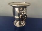 VINERS OF SHEFFIELD SILVER PLATED ENGLAND. VASE EN ARGENT DÉCOR TËTE DE LION 