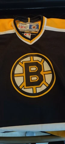 Vintage Boston Bruins #19 Joe Thornton Jersey by CCM. Boys Large Cover