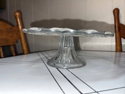 "Pedestal con soporte para pasteles Southern Living at Home Charleston Vine Design 9""" Foto 1 de 4