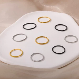 Feiner Mode Ring Edelstahl Damen Schmuck Gedreht Modern Kombinierbar - Bild 1 von 4