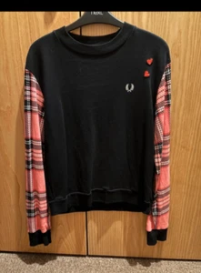 FRED PERRY X AMY WINEHOUSE Tartan sleeved sweatshirt with heart’s UK 8 BNWOTS 💘 - Picture 1 of 1
