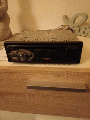 Pioneer DEH-1400UB WMA/MP3 4x50W USB 464046 - Bild 1 von 3