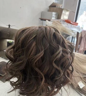 Pelucas delanteras de encaje marrón resaltado 13x4 peluca de cabello humano ombre peluca ondulada Foto 1 de 4