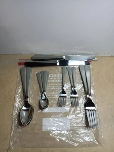 Amazon Basics 20-teiliges Edelstahl-Besteckset mit eckigem Rand, Service... - Bild 1 von 6