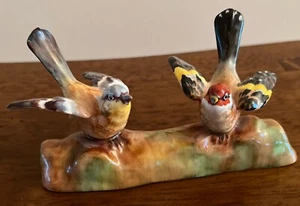 Vintage Crown Staffordshire Buchfink ~ Goldfink Vögel auf Ast Made in ENG Figur - Bild 1 von 6