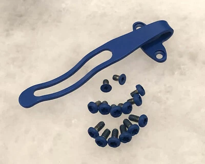 Clip de bolsillo profundo plano azul titanio con tornillos de acero inoxidable para cuchillo de banco Foto 1 de 4