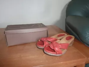 Ladies Groundhog Tusa Red Sandals Lovely Soft Leather UK 5 Worn Once - Picture 1 of 8