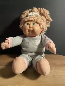 Bambola Vintage Cabbage Patch 1978-1982 vestito gattino capelli castani occhi verdi rara ๐ - Foto 1 di 10