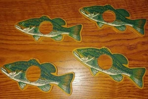 Juego de 4 anillos de servilleta de madera lubina boca grande vida silvestre, pesca rústica en cabina - Imagen 1 de 4