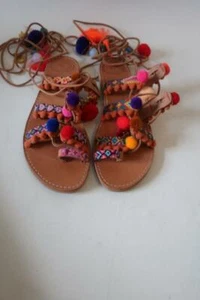 WOMENS BLOOMINGDALES MULTI POMPOM TASSELS LEATHER TOE SANDALS 39 US/9 * - Picture 1 of 5