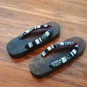 Zoccoli donna giapponesi Geta legno infradito ciabatte fondo spesso cosplay floreale - Foto 1 di 5