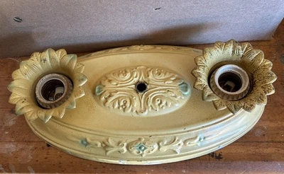  Lámpara de techo de metal pintado de montaje empotrado de la década de 1930 con doble bombilla Foto 1 de 4