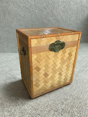 DE COLECCIÓN MIMBRE RATÁN TEJIDO CHINOISERIE COFRE LATÓN HERRAJES ALMACENAMIENTO 19x12x16 bambú Foto 1 de 4