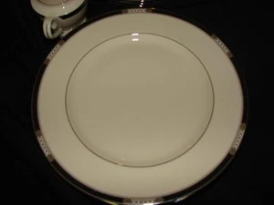 Lenox Presidential Coll Platinum Hancock Ivory Silver Black China Dinner Plate - Imagen 1 de 1