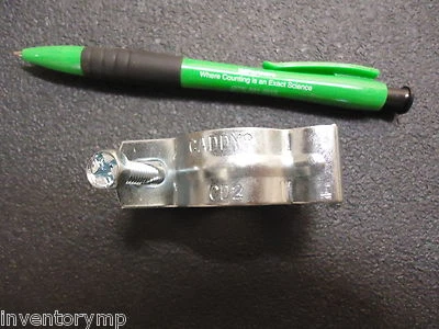 Caddy CD2B БОЛТ ЗАКРЫТЫЙ КАБЕЛЬНЫЙ/ТРУБОПРОВОДНЫЙ ЗАЖИМ. Совершенно новый! 49 штук! - Изображение 1 из 3