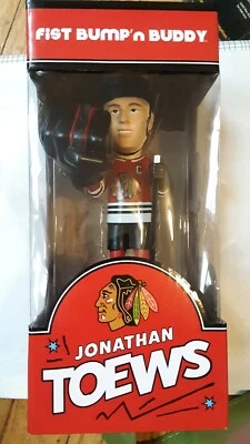 Jonathan Toews Fist Bump'n Buddy Chicago Blackhawks  - Imagem 1 de 4