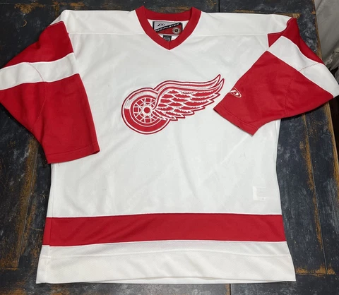 Vintage 90s Detroit Red Wings Hockey Jersey Blank Size Medium Pro Player NHL Cover