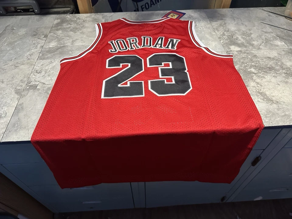 Camiseta deportiva Mitchell & Ness Hardwood Classics Michael Jordan Red Bulls talla mediana nueva con etiquetas Foto 1 de 3