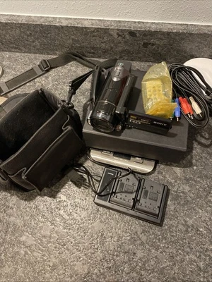 Sony Handycam HDR-CX12 Digital Camcorder BLack *EXCELLENT/TESTED* With Case - Image 1 of 4