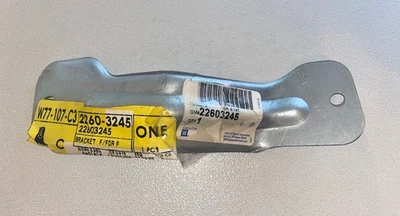 1997-2005 CHEVROLET MALIBU ПЕРЕДНЕЕ КРЫЛО ВЕРХНИЙ КРОНШТЕЙН. НОМЕР ДЕТАЛИ 22603245 OEM - Изображение 1 из 4