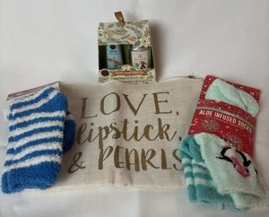Lot 4 Beauty Bundle Aloe Socks, Hand Cream Sanitizer Mudpie Travel Zipper Pouch - Picture 1 of 8