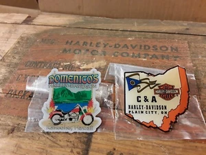 2 spille da collezione concessionaria Harley Davidson Kaneohe Hawaii Plain City Ohio NUOVE - Foto 1 di 4