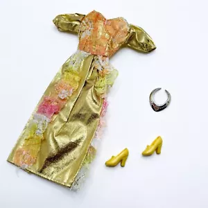 Vestido Dorado Collar Zapatos Conjunto Ropa Se Ajusta Estándar Fashionistas Barbie Muñeca - Imagen 1 de 5