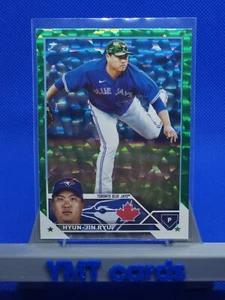 Hyun Jin Ryu 2023 topps update US128 Green Ice Foil parallel /499 - Picture 1 of 2