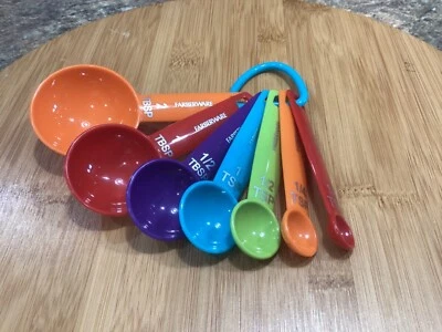 Farberware measuring spoon set, 7 spoons on D ring 1/8 tsp - 2 Tbls. - Image 1 of 4