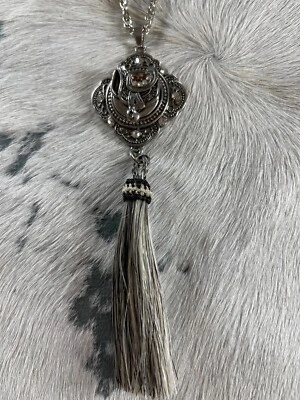 Collar Western Mujer 30 in Sillín Colgante Cin de Caballo Borla Plata Gris Foto 1 de 4