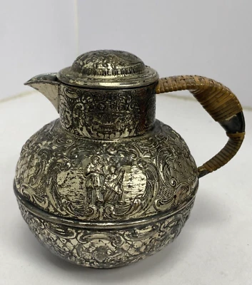 Tetera de plata Repousse Foto 1 de 4