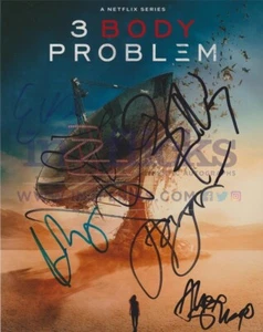 Benedict Wong, Eiza G + 4 AUTOGRAPH 3 Body Problem SIGNED IN PERSON 10x8 Photo - Foto 1 di 4