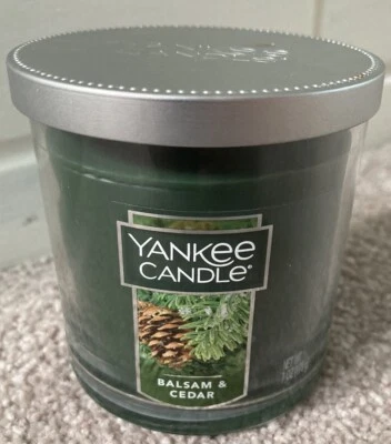 Vaso de vidrio Yankee Candle 7 oz bálsamo y cedro árbol verde de Navidad Foto 1 de 4
