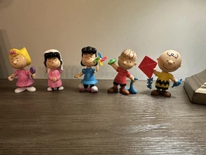 Peanuts PVC Figurines (Charlie, Sally, Linus, And (2)Lucy - Picture 1 of 8