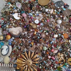 Mixed Lot of 14 oz Jewelry Making Beads Brass Findings Stampings Rhinestones Etc - Picture 1 of 7