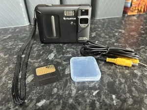 FUJIFILM DIGITAL CAMERA DX-10 0.8MP BLACK TESTED - Picture 1 of 8