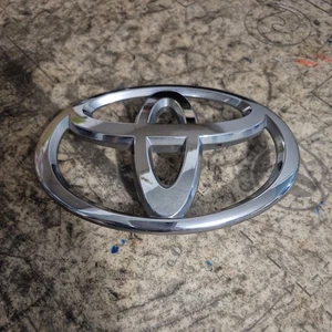 Genuine Toyota Aygo 2006-2014 Front Emblem Badge - 75311-0H010 - Picture 1 of 9