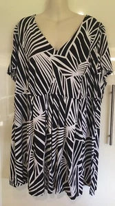 NWT Target MODA Black & White Pattern Top Size 22 (rrp $39) - Picture 1 of 4
