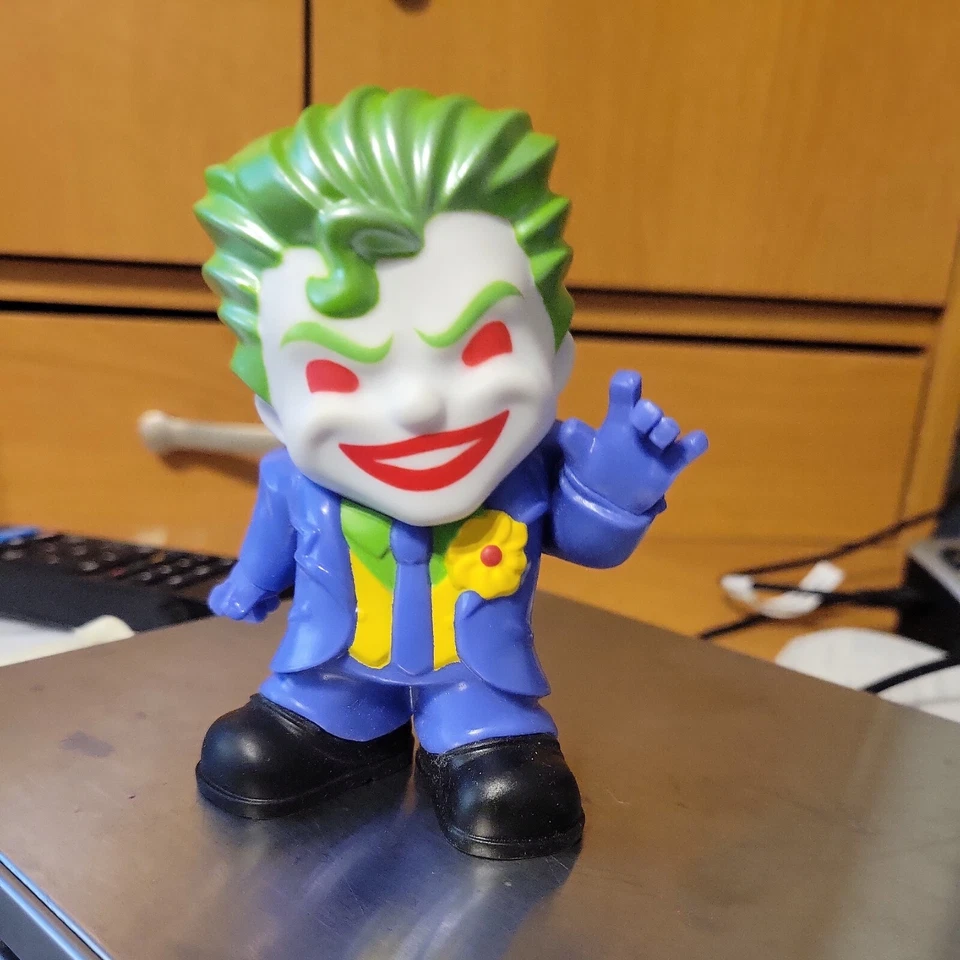 Figura de vinilo de 4 pulgadas Ooshies DC Comics serie 4 EL BROMISTA de la película de Batman  Foto 1 de 1