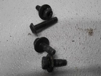 Nissan Versa 2016 pernos de asiento de pasajero delantero derecho Foto 1 de 4