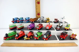 Thomas & Friends Take N Play Along Diecast Lote de 22-Rocket, Victor, Salty y más - Imagen 1 de 13