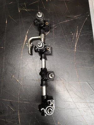 Suzuki Hayabusa GSX1300R Fuel Injectors with Rail - Image 1 of 2